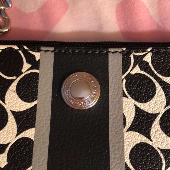 Coach wristlet - Picture 2 of 8